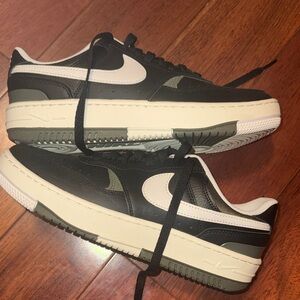 BRAND NEW NEVER WORN NIKE size 8.5 women’s